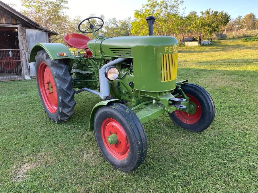 Oldtimer Fendt Dieselross F24 in gebrauchtem Zustand Baujahr BJ 06/1954