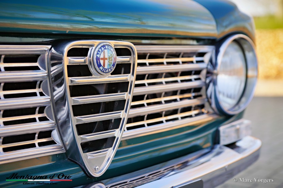 Biete Alfa Romeo Giulia 1300 in gutem Zustand mit niedrigem Kilometerstand Baujahr BJ 08/1964