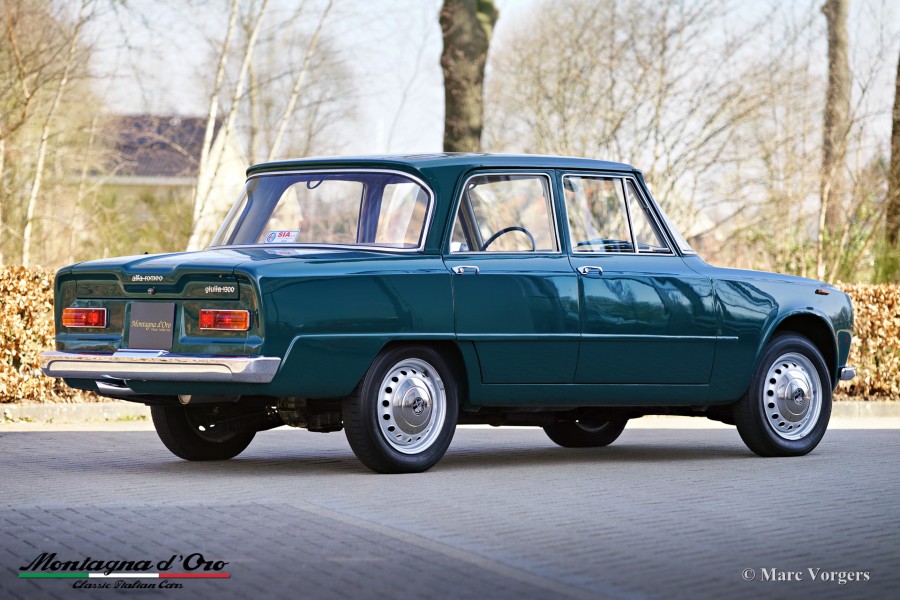 Biete Alfa Romeo Giulia 1300 in gutem Zustand mit niedrigem Kilometerstand Baujahr BJ 08/1964