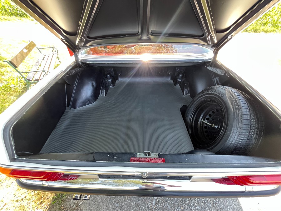 Historisch zugelassen: Mercedes Benz /8 in gutem Zustand Baujahr BJ 01/1975