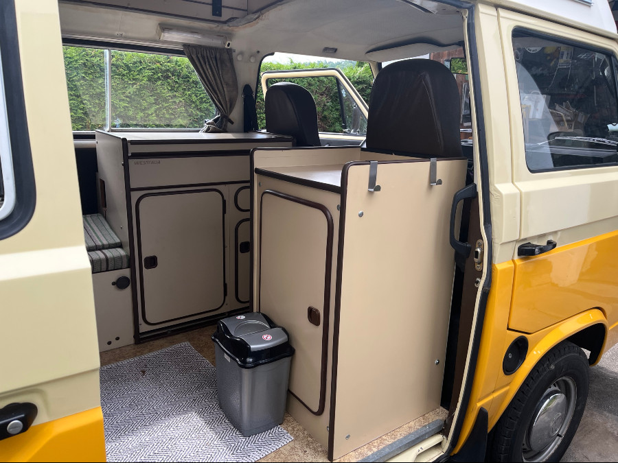 Biete VW T3 Camping Westfalia guter Zustand Baujahr BJ 09/1982