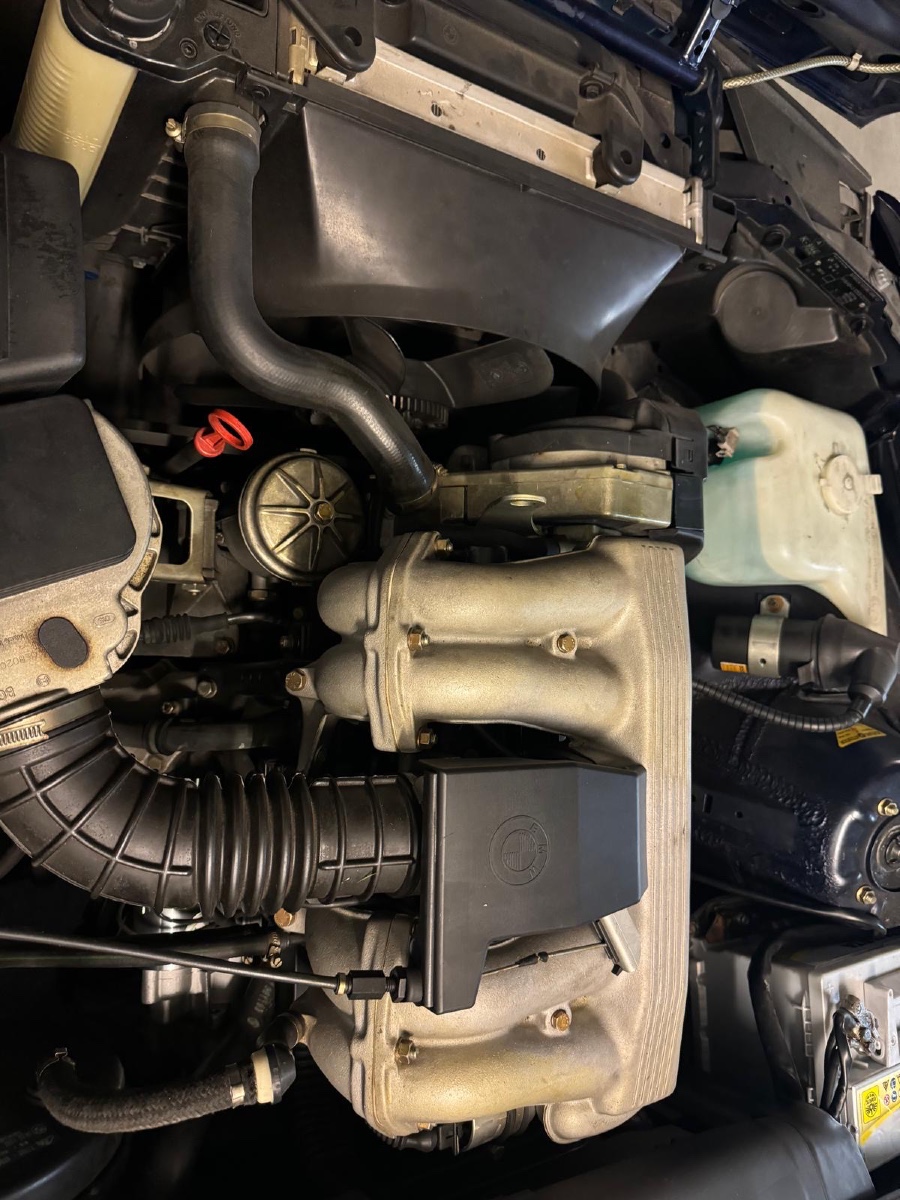 Klassiker BMW 3er 318i Cabriolet in perfektem Zustand mit niedriger Laufleistung Baujahr BJ 03/1991