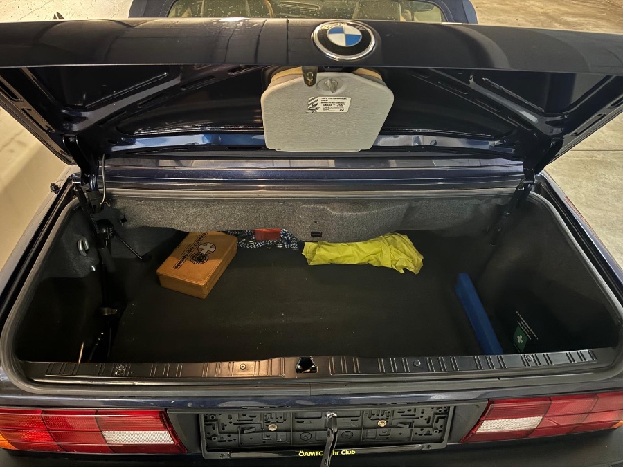 Klassiker BMW 3er 318i Cabriolet in perfektem Zustand mit niedriger Laufleistung Baujahr BJ 03/1991