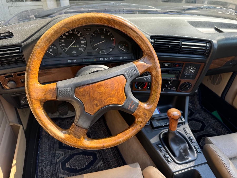 Klassiker BMW 3er 318i Cabriolet in perfektem Zustand mit niedriger Laufleistung Baujahr BJ 03/1991