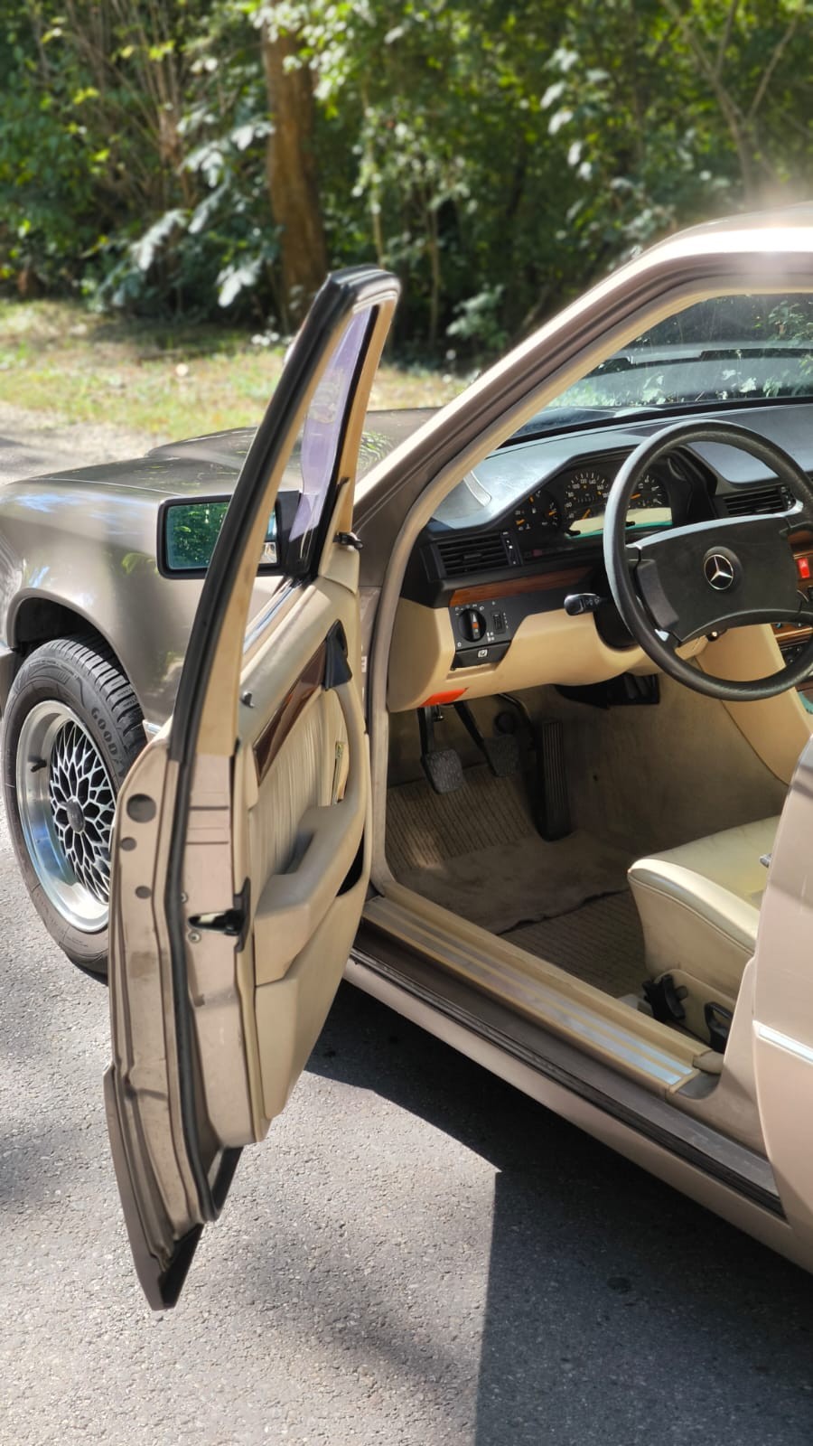 Mercedes Benz 250 in gutem Zustand zu erwerben Baujahr BJ 01/1990