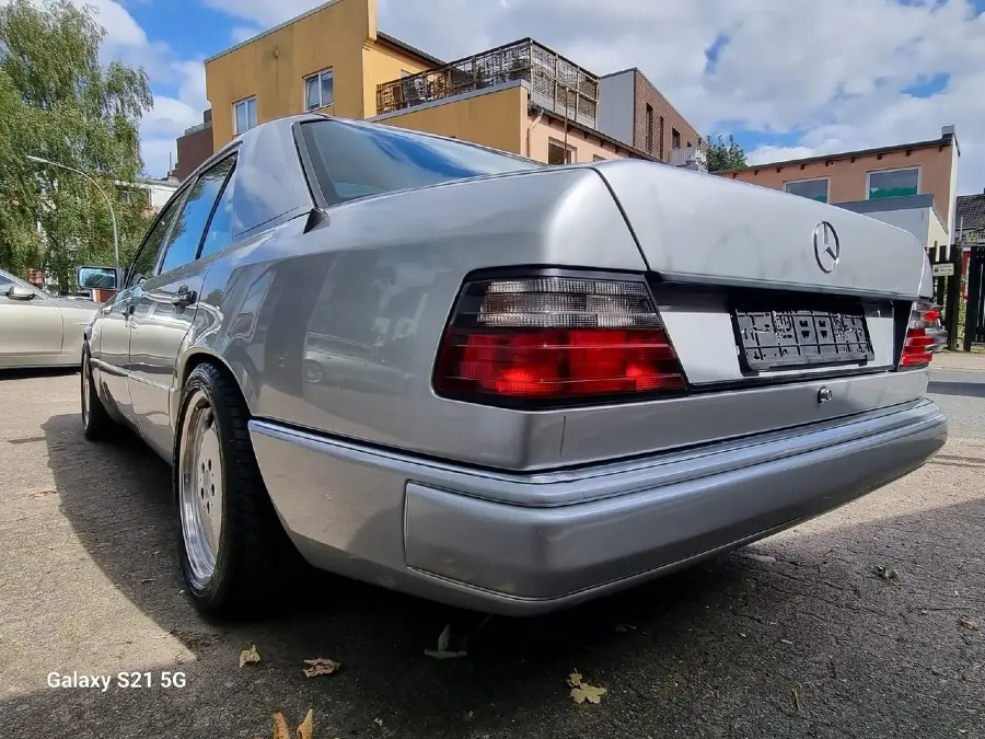 Mercedes Benz 400 E steht zum Verkauf Baujahr BJ 12/1992