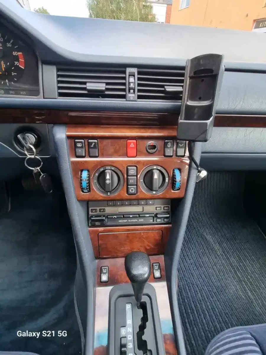 Mercedes Benz 400 E steht zum Verkauf Baujahr BJ 12/1992