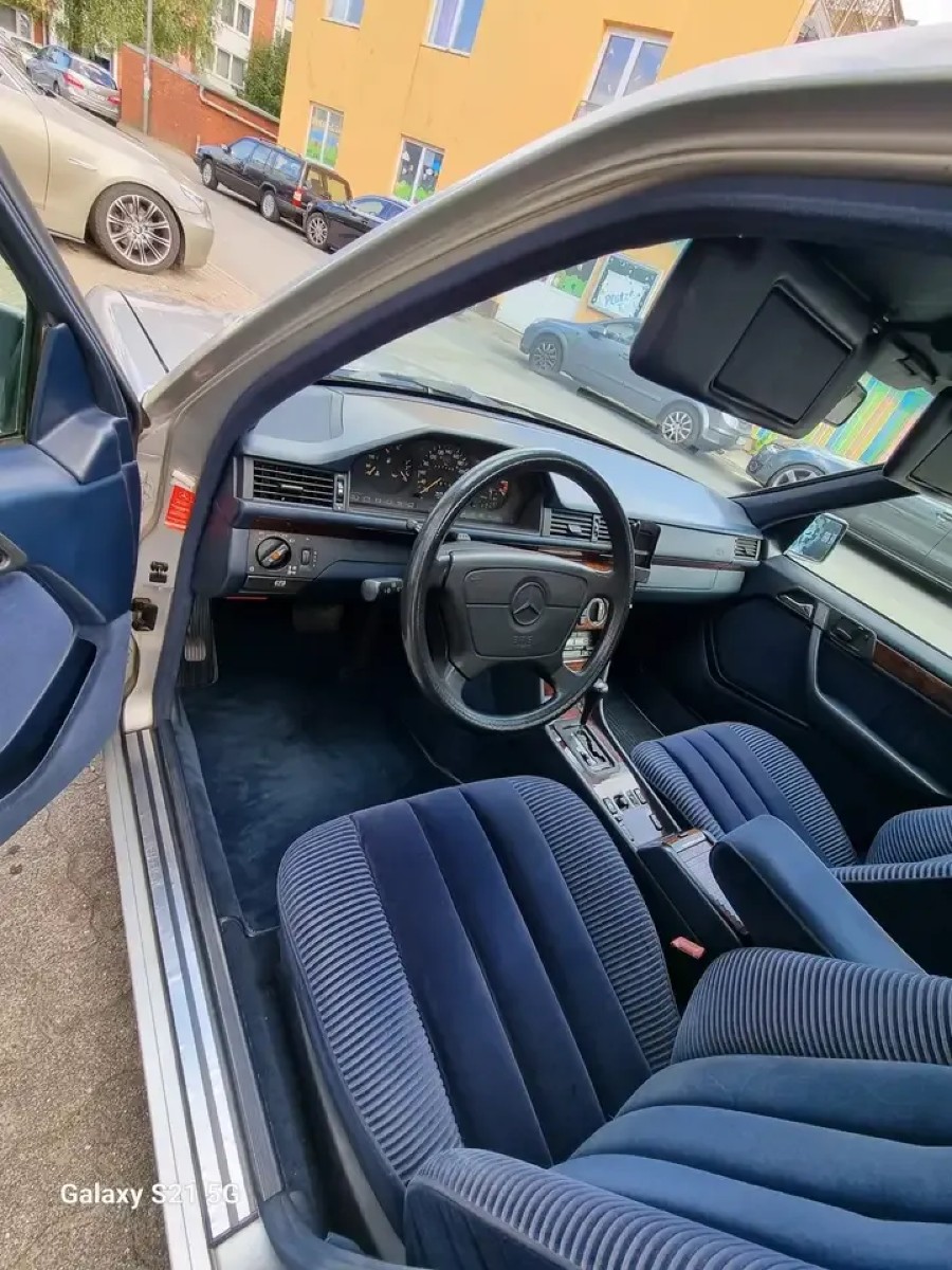 Mercedes Benz 400 E steht zum Verkauf Baujahr BJ 12/1992