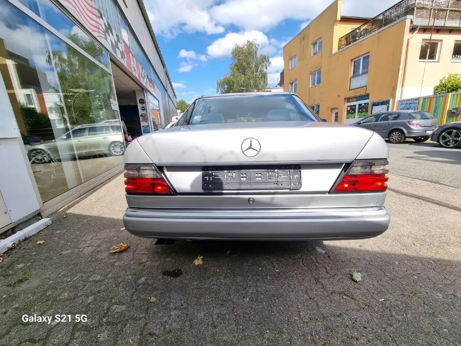 Mercedes Benz 400 E steht zum Verkauf Baujahr BJ 12/1992