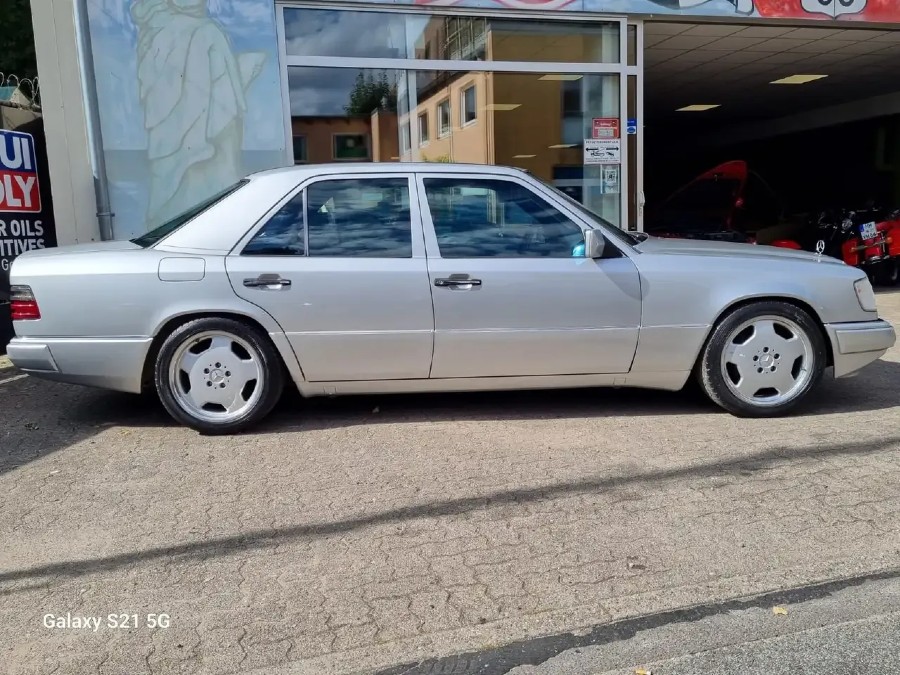 Mercedes Benz 400 E steht zum Verkauf Baujahr BJ 12/1992