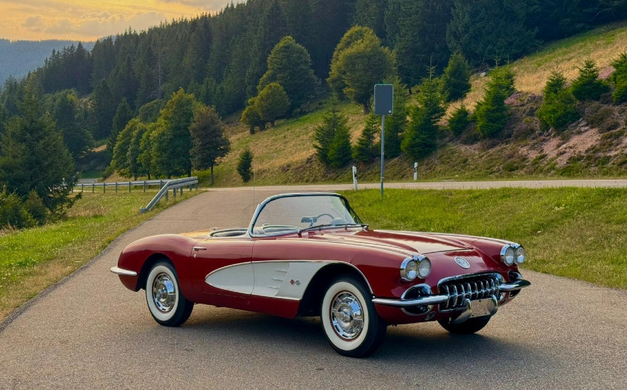 Top: Street Racer Chevrolet Corvette C1 Baujahr BJ 08/1959