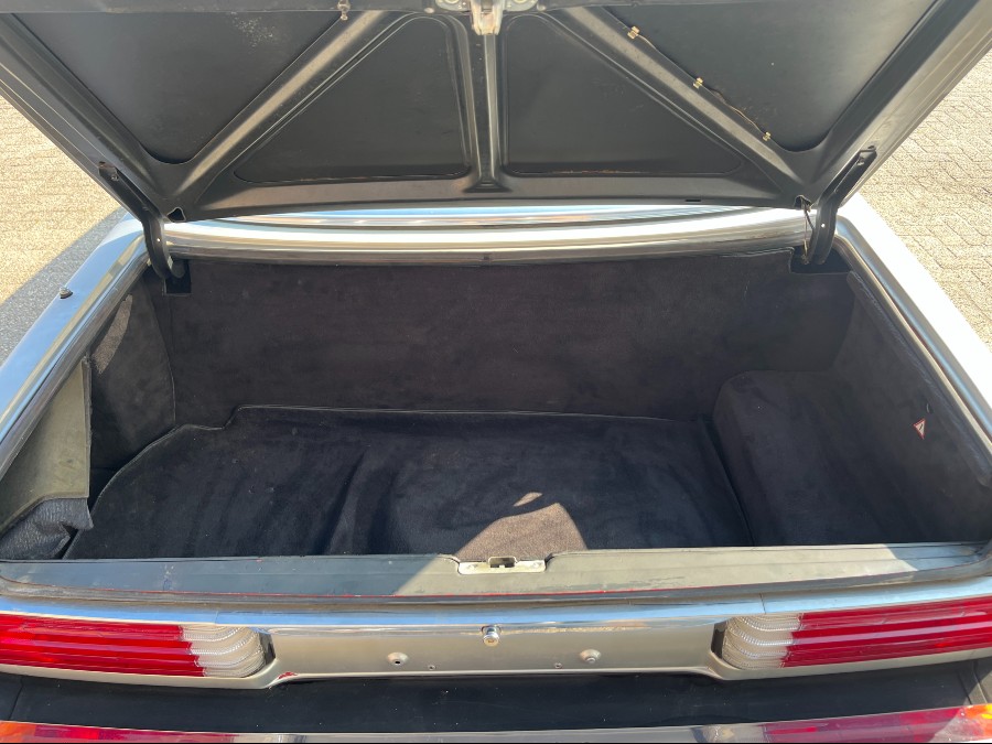 Mercedes Benz SL-Klasse 380SL R107 steht zum Verkauf Baujahr BJ 01/1984