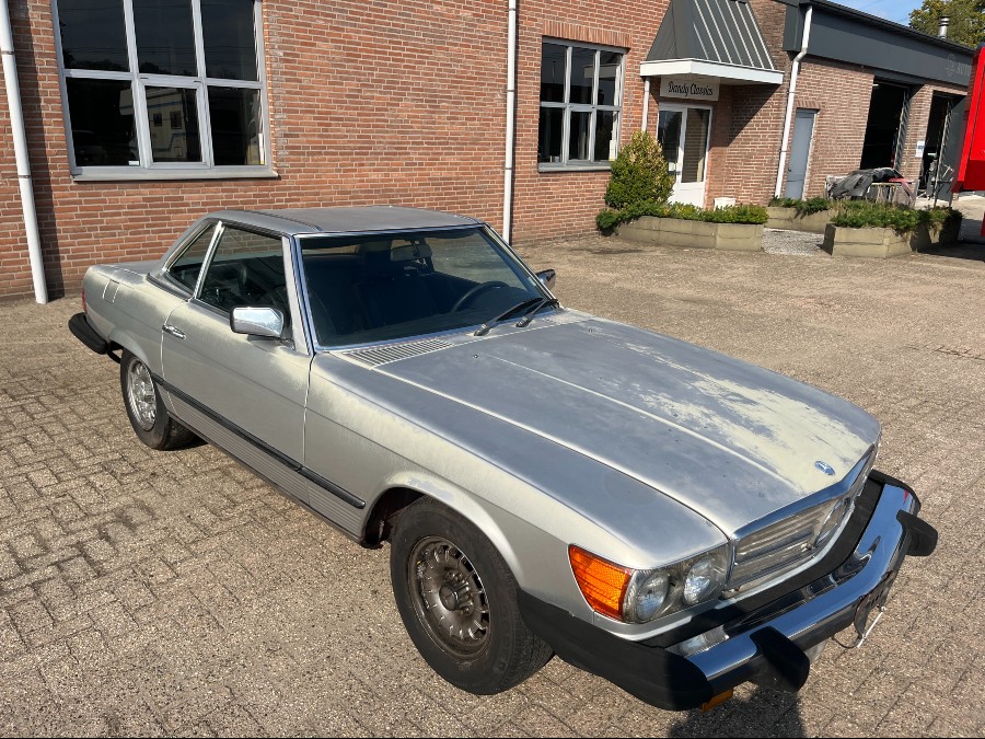 Mercedes Benz SL-Klasse 380SL R107 steht zum Verkauf Baujahr BJ 01/1984