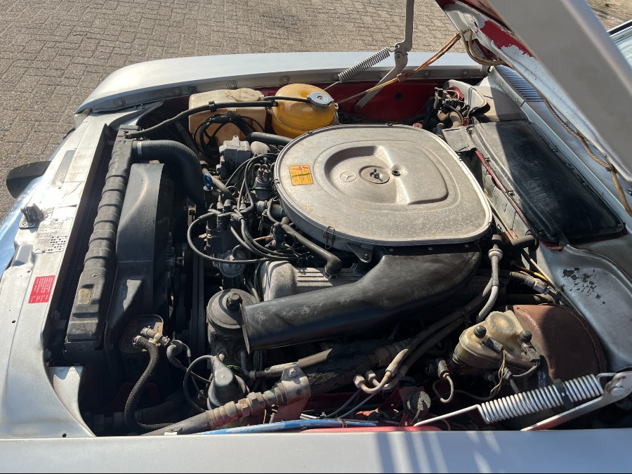 Mercedes Benz SL-Klasse 380SL R107 steht zum Verkauf Baujahr BJ 01/1984
