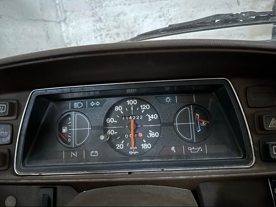 Peugeot 504 gut erhalten zu erwerben Baujahr BJ 06/1981