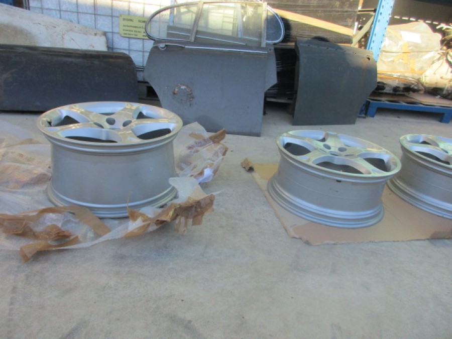 Für Ferrari Felgen & Reifen abzugeben Baujahr BJ -