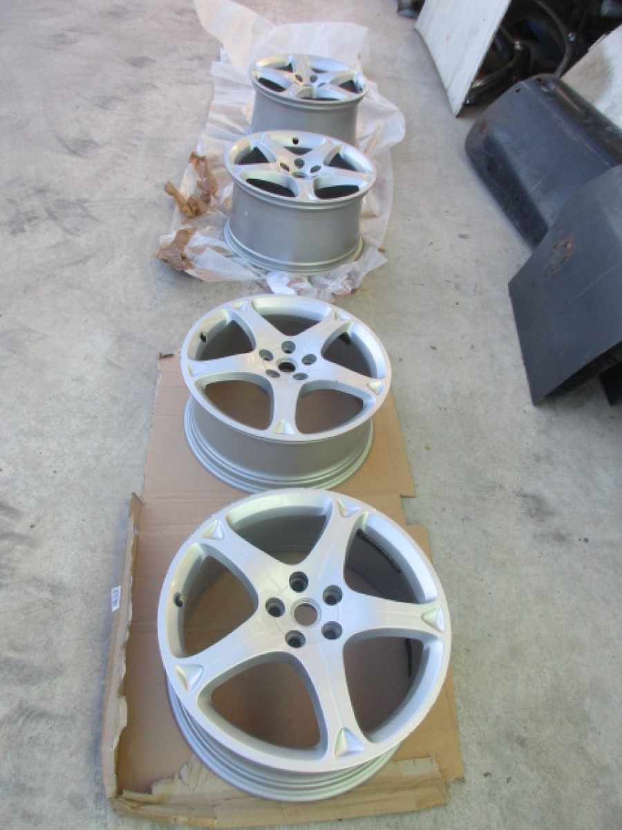 Für Ferrari Felgen & Reifen abzugeben Baujahr BJ -