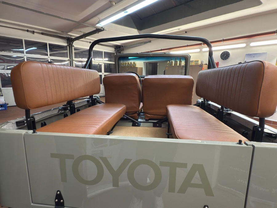 Toyota Land Cruiser FJ43 restauriert * Servo * H-Zulassung Baujahr BJ 03/1980