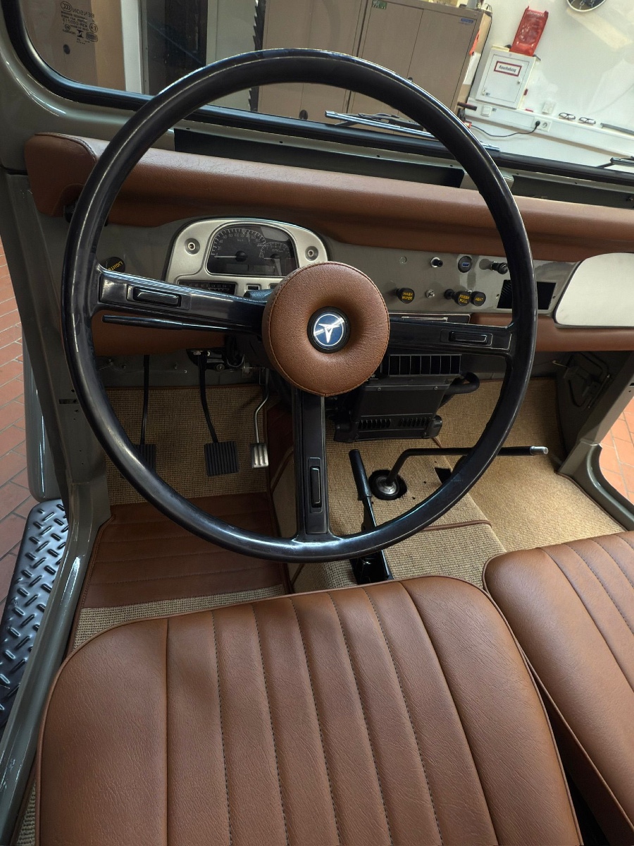 Toyota Land Cruiser FJ43 restauriert * Servo * H-Zulassung Baujahr BJ 03/1980