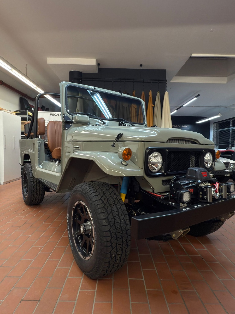 Toyota Land Cruiser FJ43 restauriert * Servo * H-Zulassung Baujahr BJ 03/1980