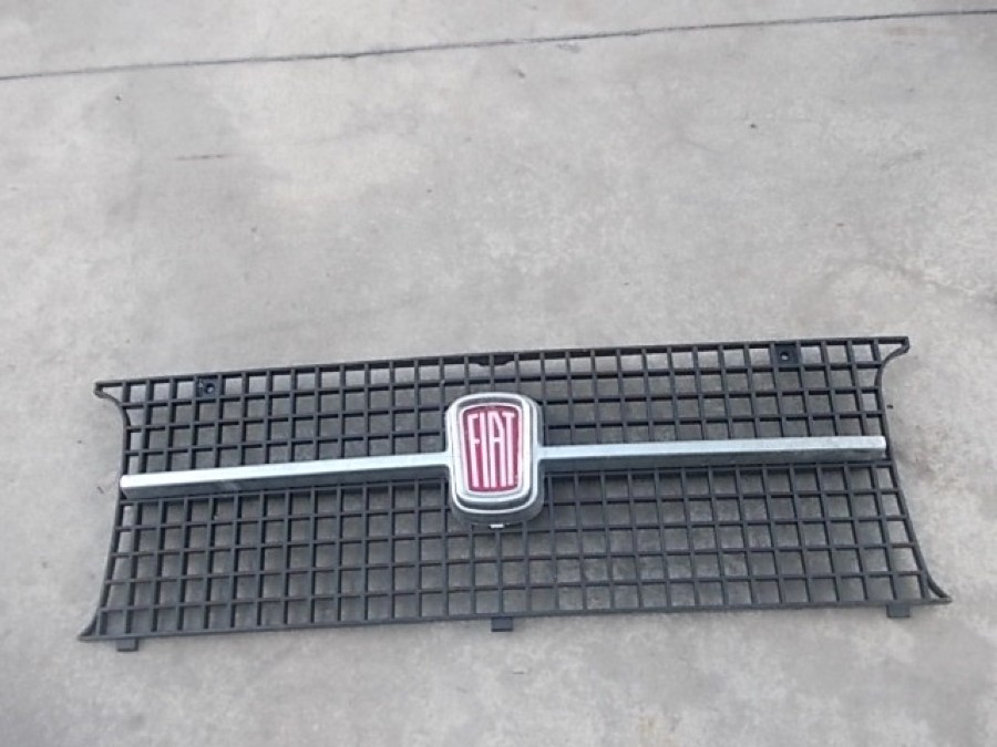 Karosserieteile für Fiat 124 abzugeben Baujahr BJ -