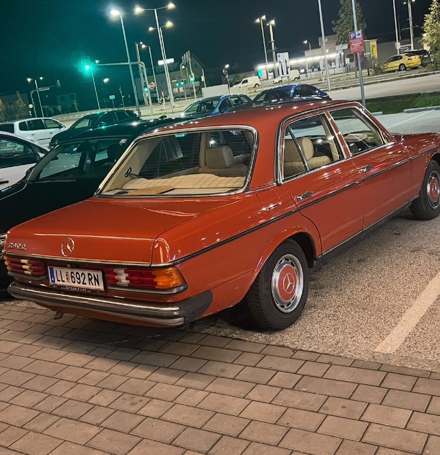 Mercedes Benz 240 guter Zustand zu erwerben Baujahr BJ 06/1983