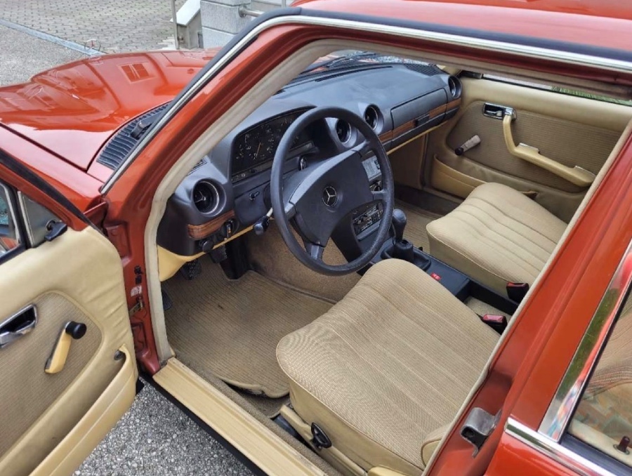Mercedes Benz 240 guter Zustand zu erwerben Baujahr BJ 06/1983