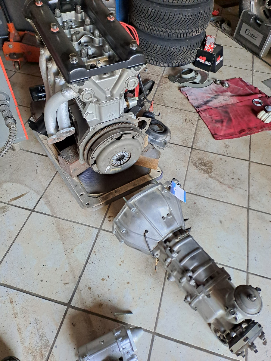 Alfa Romeo Bertone 2000 GT Veloce guter Zustand sucht neuen Besitzer Baujahr BJ 06/1975