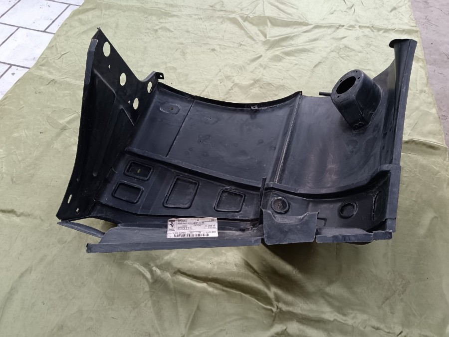 Verkaufe: Karosserieteile für Ferrari Baujahr BJ -