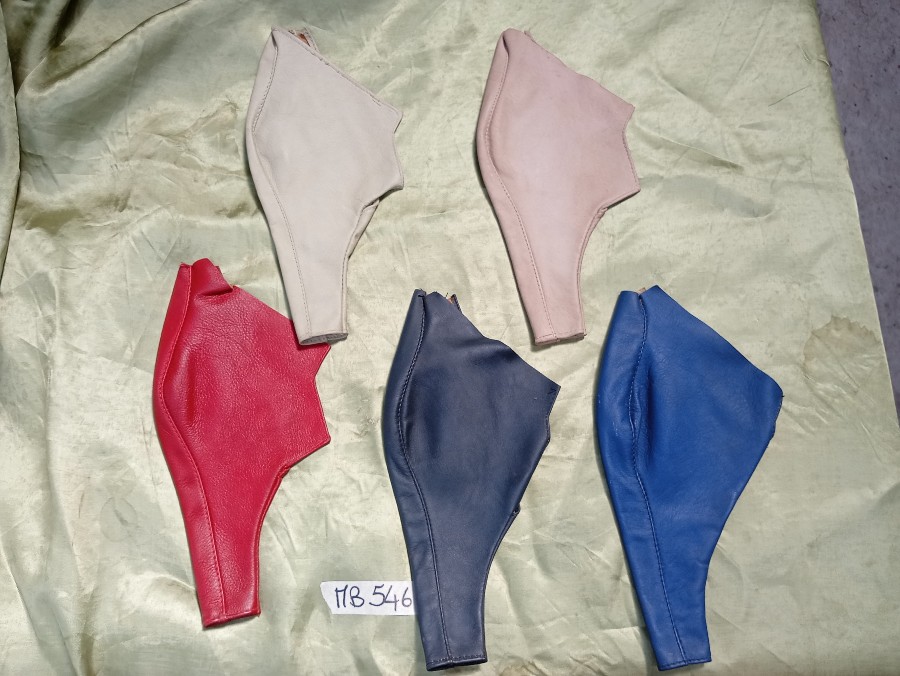 Für Maserati Indy Karosserieteile zu verkaufen Baujahr BJ -