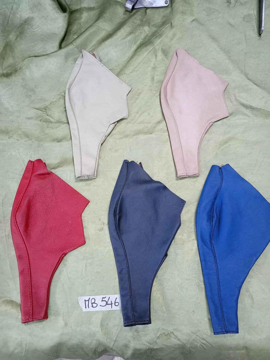 Für Maserati Indy Karosserieteile zu verkaufen Baujahr BJ -