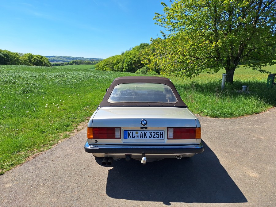 BMW 3er E 30 / 325 eta Baur Cabrio guter Zustand steht zum Verkauf Baujahr BJ 09/1985