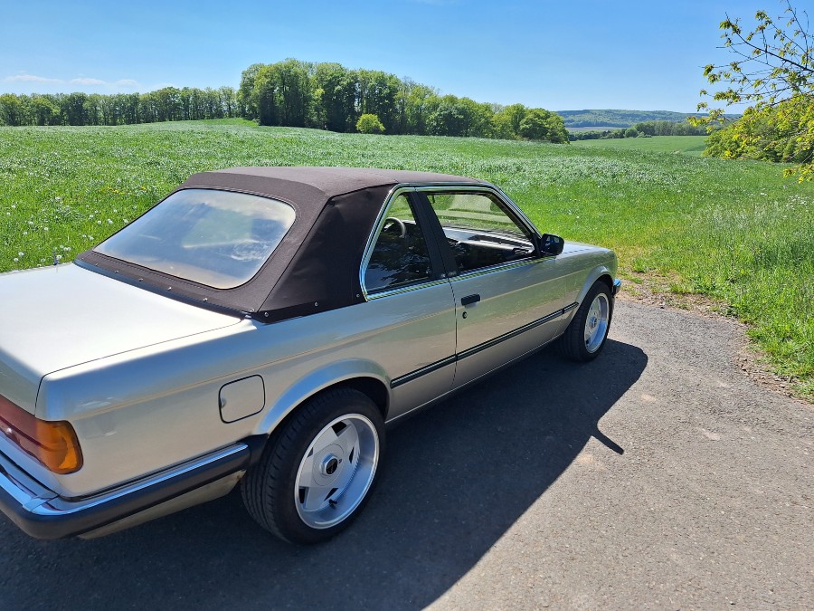 BMW 3er E 30 / 325 eta Baur Cabrio guter Zustand steht zum Verkauf Baujahr BJ 09/1985
