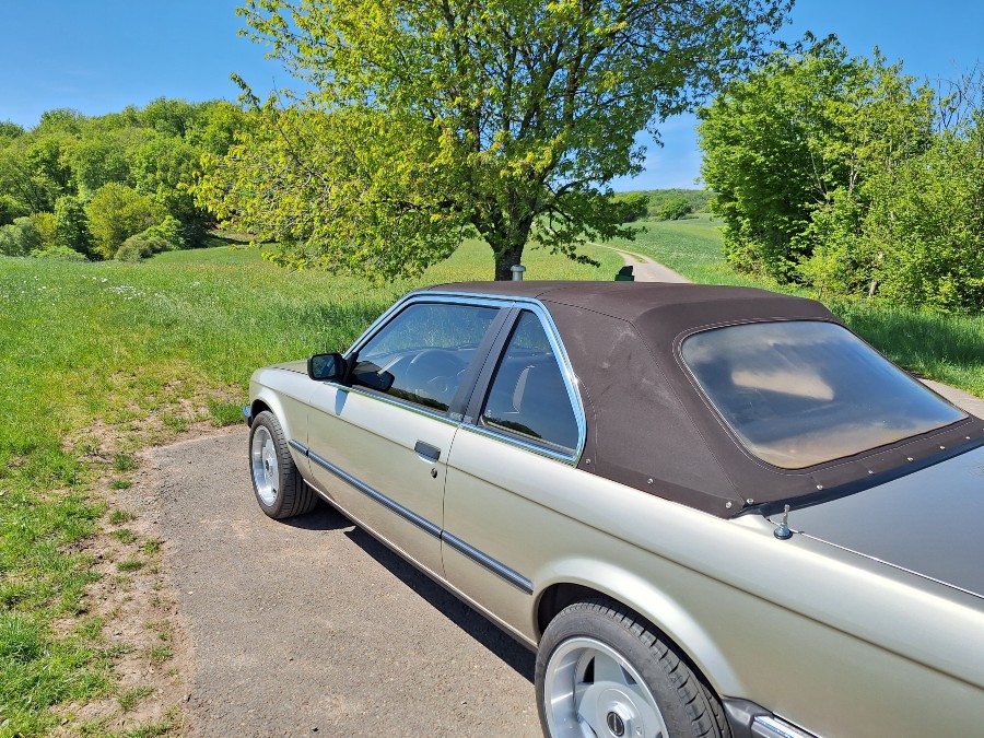 BMW 3er E 30 / 325 eta Baur Cabrio guter Zustand steht zum Verkauf Baujahr BJ 09/1985