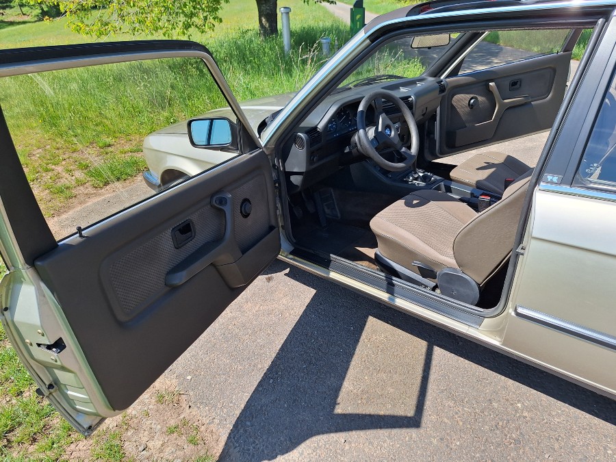 BMW 3er E 30 / 325 eta Baur Cabrio guter Zustand steht zum Verkauf Baujahr BJ 09/1985