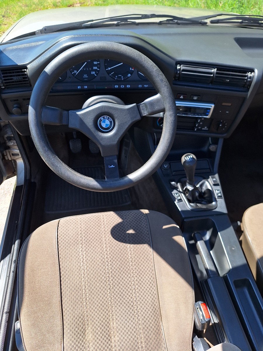 BMW 3er E 30 / 325 eta Baur Cabrio guter Zustand steht zum Verkauf Baujahr BJ 09/1985