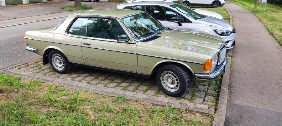 Mercedes Benz 230 W123 in gutem Zustand Baujahr BJ 03/1984