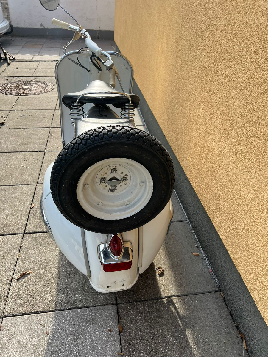 Biete Vespa 125 VN2T gut erhalten mit historischer Zulassung Baujahr BJ 04/1954