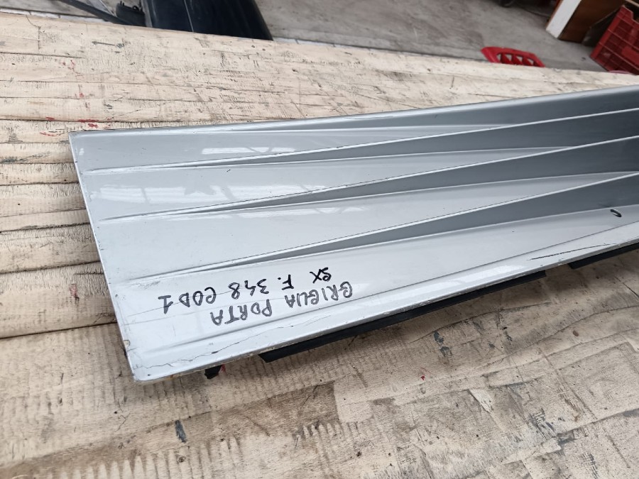 Karosserieteile für Ferrari 348 abzugeben Baujahr BJ -