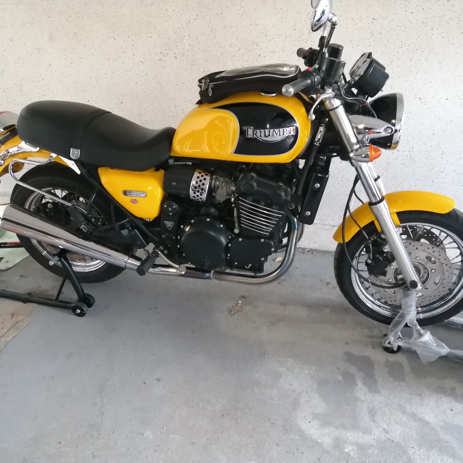 Biete Triumph Thunderbird Sport RT709 guter Zustand mit gültigem Pickerl Baujahr BJ 04/2000