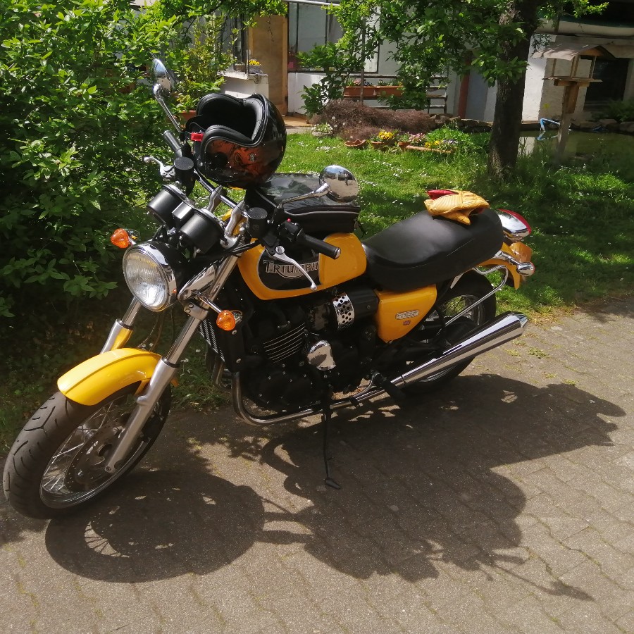 Biete Triumph Thunderbird Sport RT709 guter Zustand mit gültigem Pickerl Baujahr BJ 04/2000