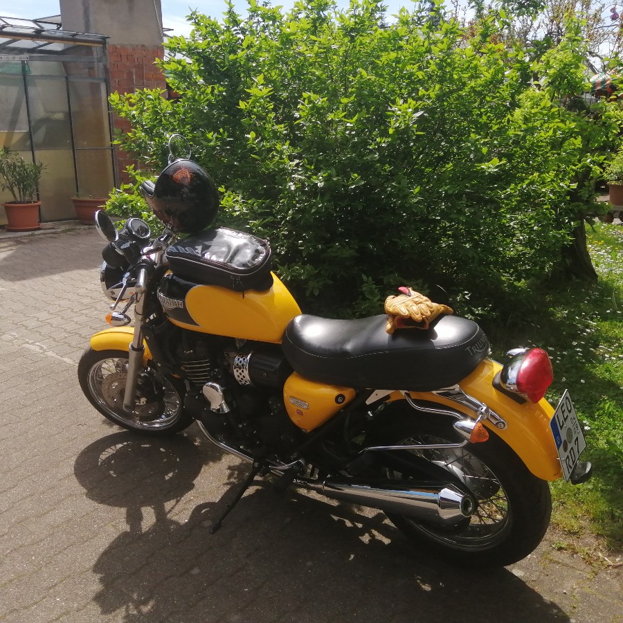 Biete Triumph Thunderbird Sport RT709 guter Zustand mit gültigem Pickerl Baujahr BJ 04/2000
