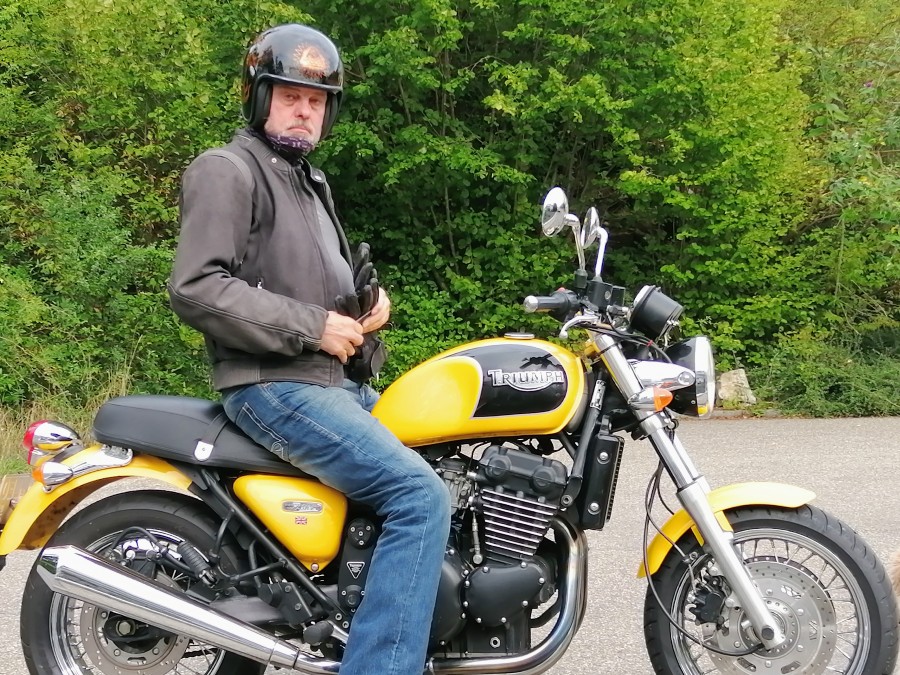 Biete Triumph Thunderbird Sport RT709 guter Zustand mit gültigem Pickerl Baujahr BJ 04/2000