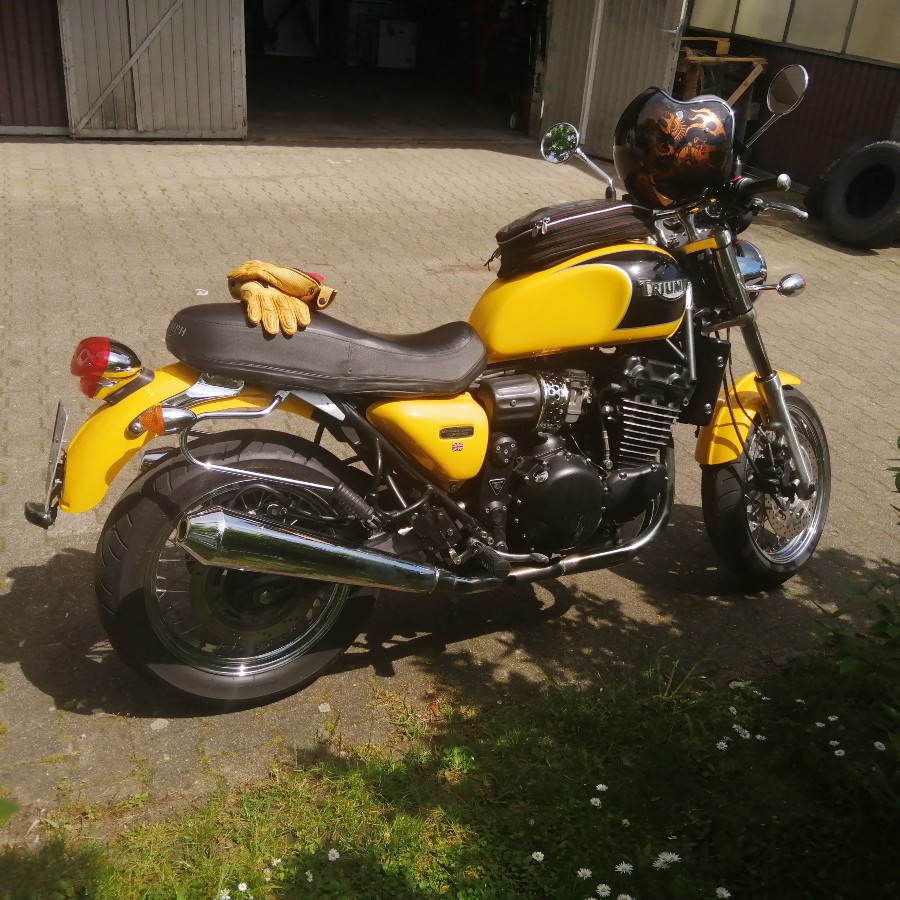 Biete Triumph Thunderbird Sport RT709 guter Zustand mit gültigem Pickerl Baujahr BJ 04/2000