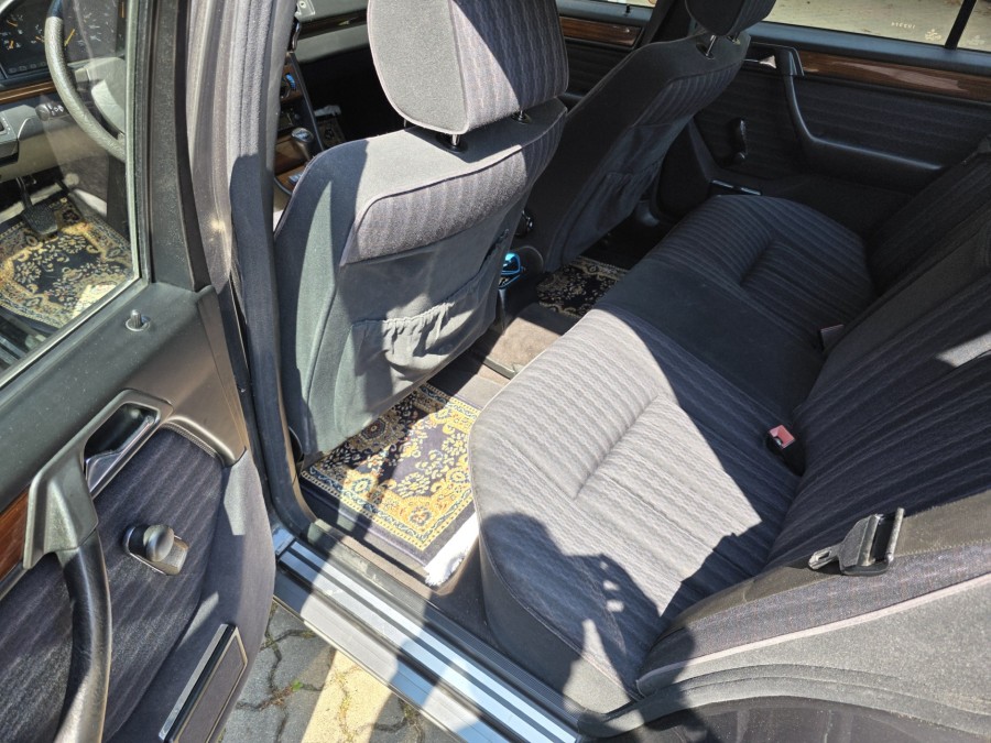 Historisch zugelassen: Mercedes Benz E-Klasse W124 mit gültigem Pickerl Baujahr BJ 03/1990