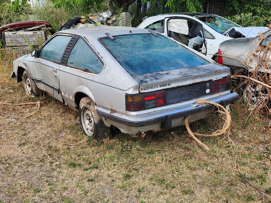 Bastlerfahrzeug Opel Senator Monza 2,5 steht zum Verkauf Baujahr BJ 04/1983