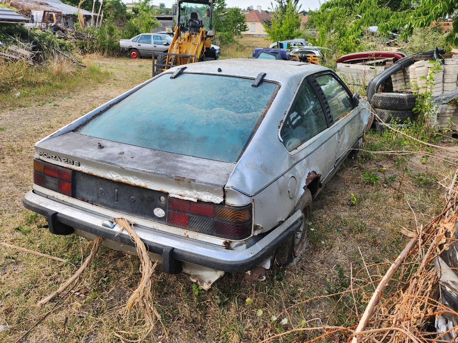 Bastlerfahrzeug Opel Senator Monza 2,5 steht zum Verkauf Baujahr BJ 04/1983