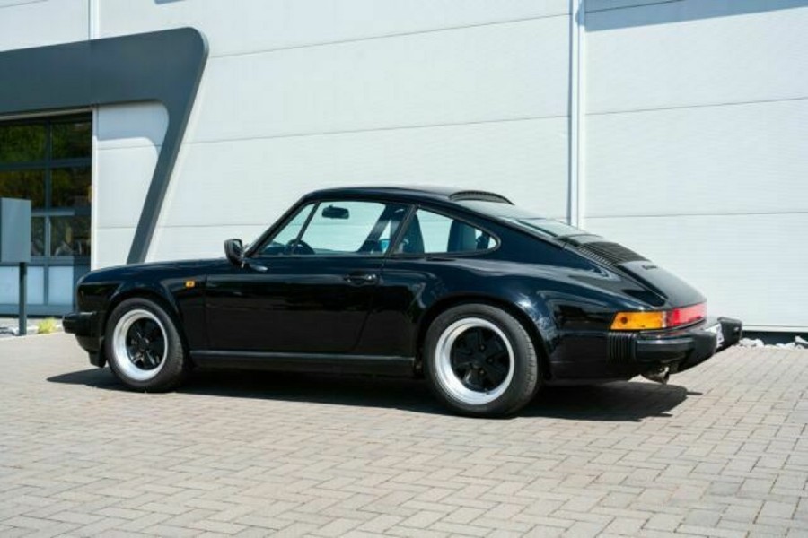Oldtimer Porsche 911 in einwandfreiem Zustand Baujahr BJ 12/1986