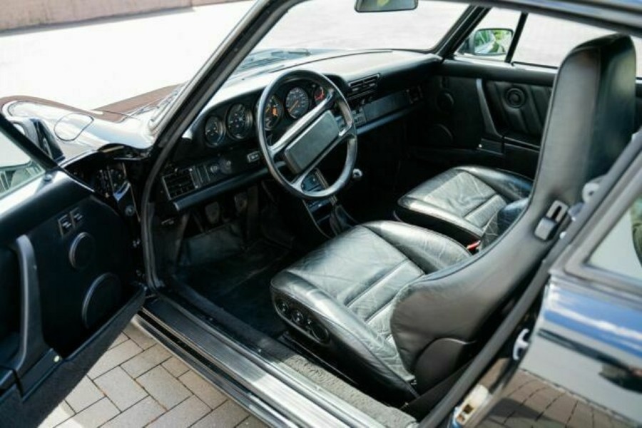 Oldtimer Porsche 911 in einwandfreiem Zustand Baujahr BJ 12/1986