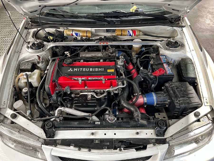 Mitsubishi Lancer in gutem Zustand mit Matching Numbers Baujahr BJ 03/2001